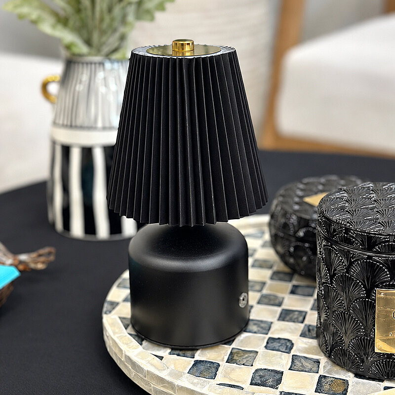 Pileli Kumaş İthal Metal Masa Lambası - 2